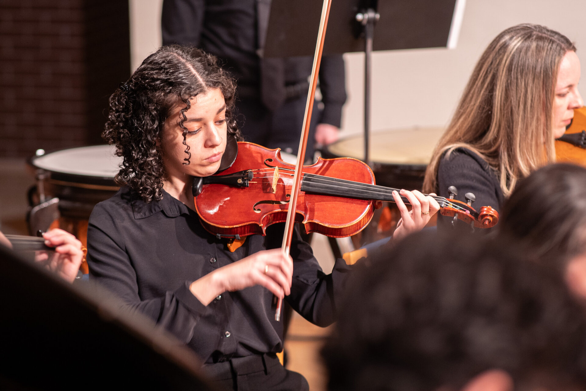 SMAT student playing the violin